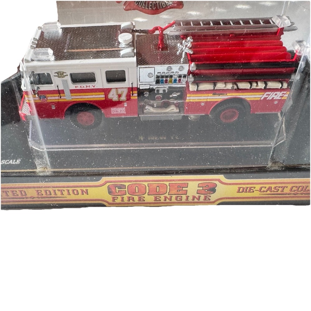 1997 Code 3 Seagrave FDNY Engine 47 Die-Cast 1/64 Scale Limited Edition 02453